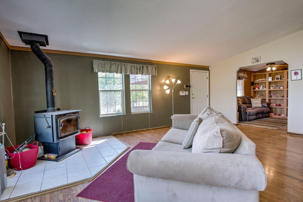 1202 Haida Rd Jefferson CO-large-009-017-Living Room-1500x1000-72dpi