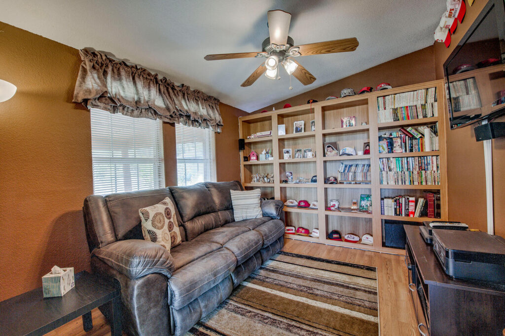 1202 Haida Rd Jefferson CO-large-019-018-Living Room-1500x1000-72dpi