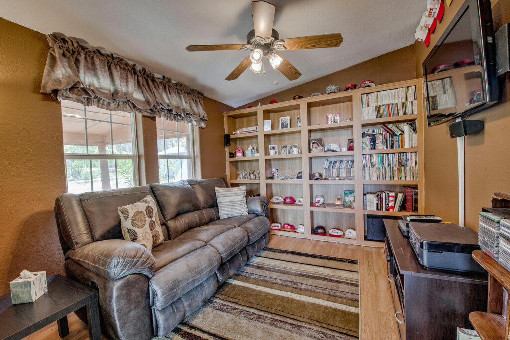 1202 Haida Rd Jefferson CO-large-020-024-Living Room-1500x1000-72dpi